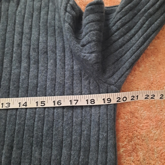 Banana Republic wool blend sweater - Picture 7 of 8